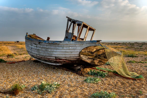 Barco de pesca abandonado — Foto de Stock