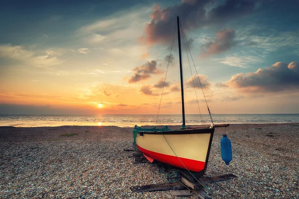 Imbarcazione a vela effetto vintage al tramonto — Foto Stock
