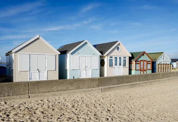 唾を吐きかける mudeford でビーチ小屋 — ストック写真