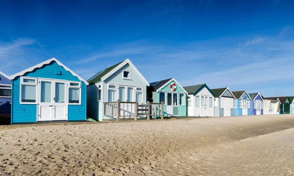 唾を吐きかける mudeford でビーチ小屋 — ストック写真