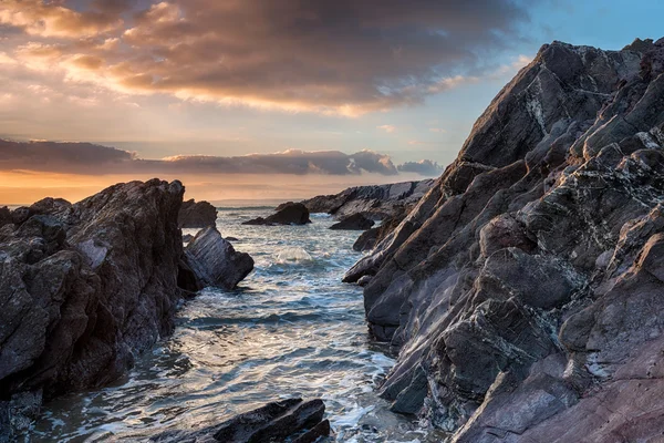 Skalnaté pobřeží Cornwallu — Stock fotografie