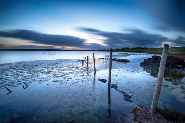 Caídas nocturnas sobre el lago Colliford en Cornwall — Foto de Stock