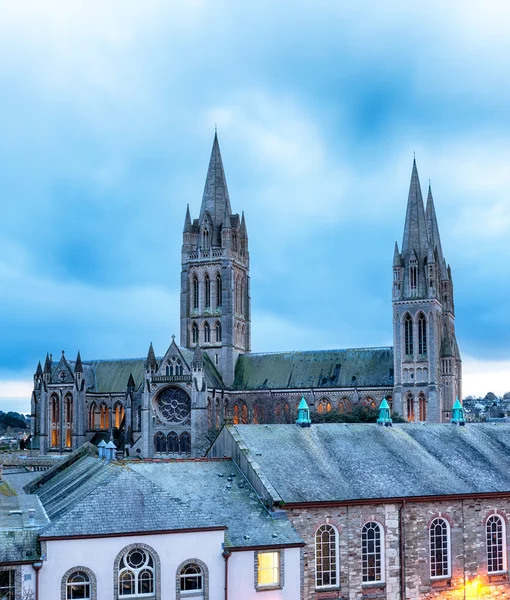 Schemering op Truro kathedraal — Stockfoto