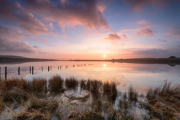 Tramonto sulla piscina Dozmary — Foto Stock