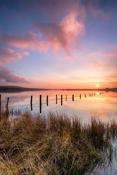 Legendarische Dozmary zwembad in Cornwall — Stockfoto