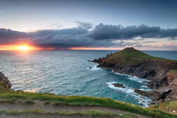 Atardecer tormentoso sobre los rumores — Foto de Stock