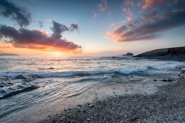 Puesta de sol en la bahía de Trevone —  Fotos de Stock