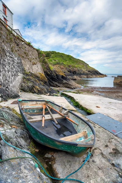 Barca sulla riva a Portloe — Foto Stock