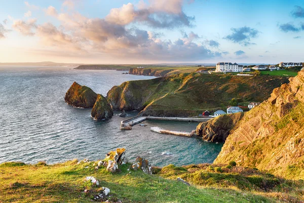 Mullion Cove en Cornwall — Foto de Stock