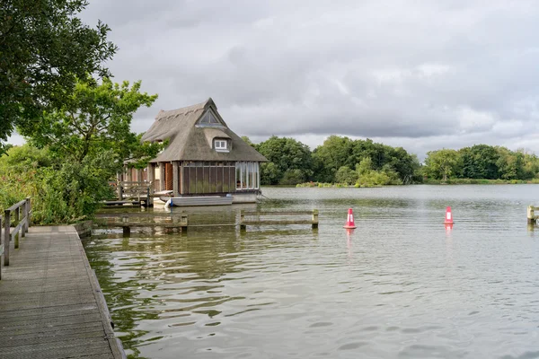 Rieten boot huis — Stockfoto