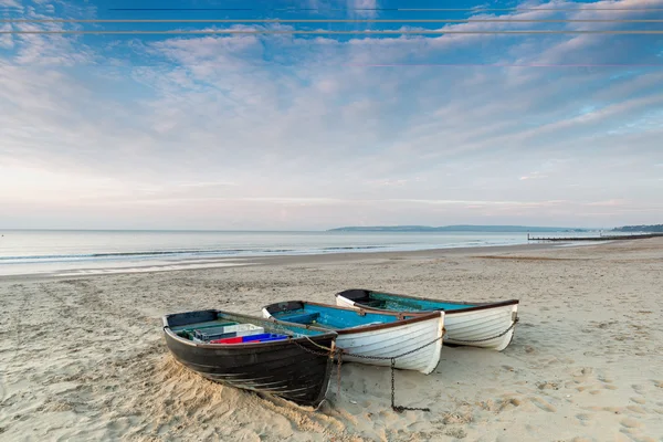 Barcos de pesca em Bournemouth Beach — Fotografia de Stock