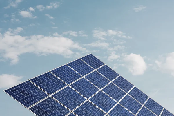 Panel solar contra el cielo — Foto de Stock