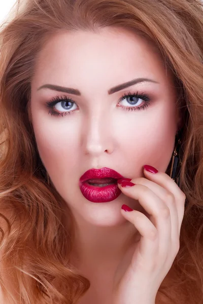 Close-up portrait of young beautiful woman with red sensual lips — Stock Photo, Image