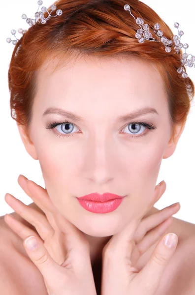 Portrait de la belle jeune fille dans une image de la mariée wi — Photo