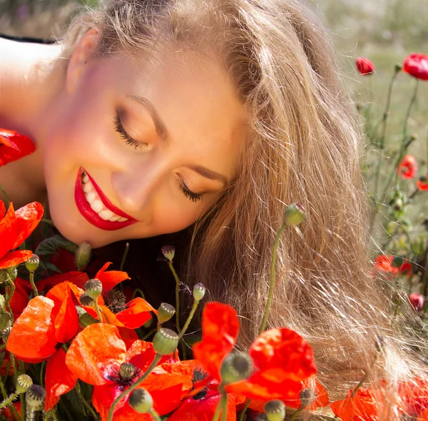 Young beautiful girl in the poppy  field — Stock Photo, Image