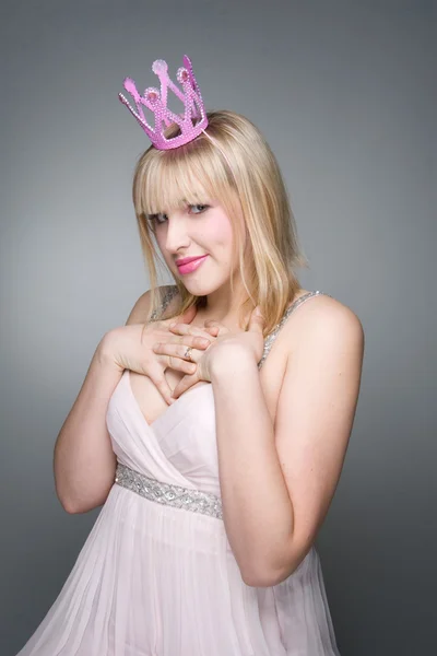 Portrait of woman wearing pink princess crown — Stock Photo, Image