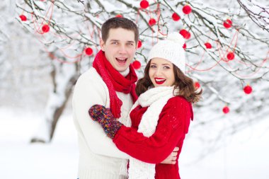 Kış orman, Noel ruh hali, mutlu yeni yıl mutlu Romantik Çift