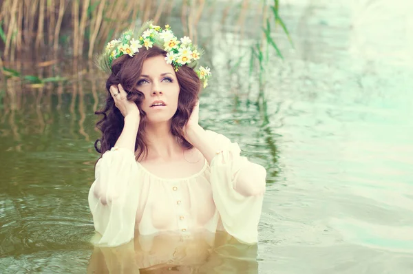 Sexy vrouw in water — Stockfoto