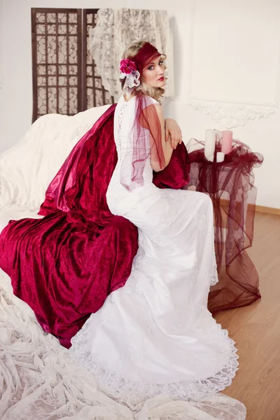 Svatba. Mladé jemné módní nevěsta svatební make-up a vlasy Stock Snímky