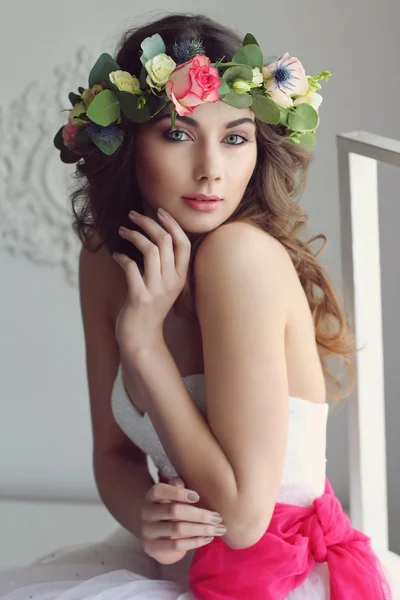 Modern and stylish bride in a floral wreath on her head and with — Stock Photo, Image