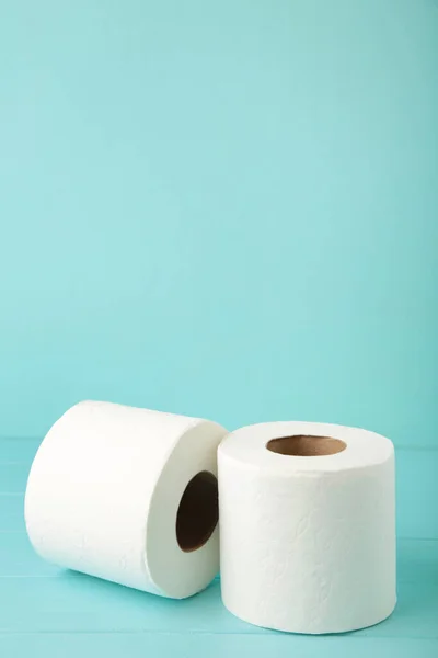 Toilettenpapierrolle Auf Blauem Hintergrund Draufsicht Raum Für Text — Stockfoto