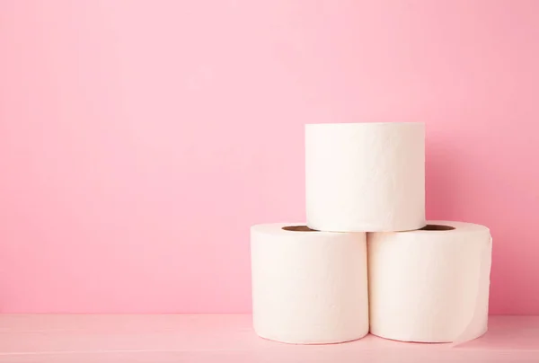 Toiletpapier Close Roze Achtergrond Bovenaanzicht — Stockfoto