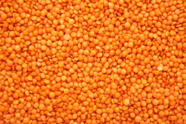 Kırmızı mercimekli arka plan. Pişirmek için ham malzemeler. Üst Manzara. Yiyecek çerçevesi.