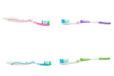 Pembe diş fırçası beyaz arka planda izole edilmiş. Üst görünüm