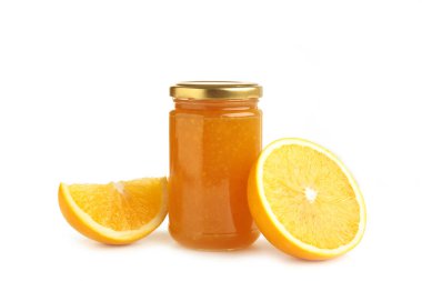 Beyaz arka planda izole edilmiş turuncu reçel kavanozu. Üst görünüm