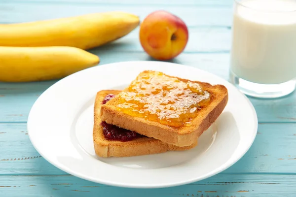 Tostadas Dulces Con Mermelada Para Desayuno Azul Vista Superior —  Fotos de Stock