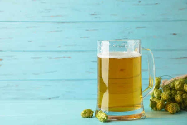 Glass Fresh Beer Green Hops Wheat Grey Background Top View — Stock Photo, Image