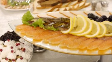 görkemli deniz ürünleri yemek bir balık restoran şenlikli bir tablo şeklinde