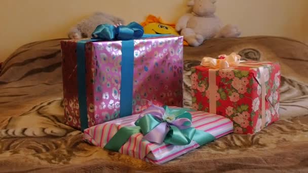 Подарки. подарочная упаковка — стоковое видео