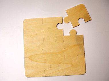 Ahşap yapboz resmi, aynı zamanda çocuklar için eğitici bir oyun