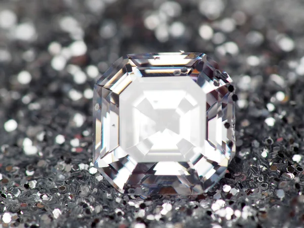 Крупный План Красивых Блестящих Асшер Сократить Алмаз Сверкающие Серебряные Блестки — стоковое фото