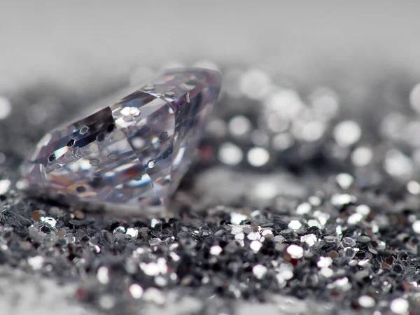 Gros Plan Beau Diamant Taille Asscher Brillant Sur Paillettes Argentées — Photo