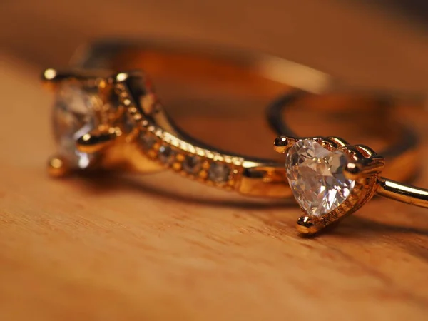 Fechar Atirar Anel Ouro Com Belas Contas Diamante Espumante — Fotografia de Stock