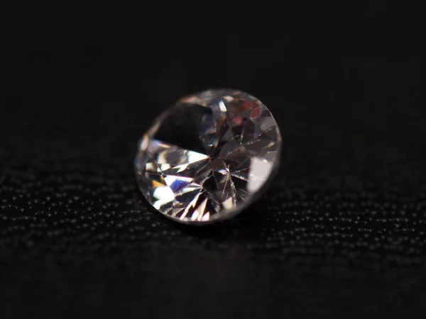 Dispara Cerca Del Grupo Diamantes Brillantes Dispara Sobre Cuero Negro —  Fotos de Stock