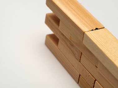 Çam ağacı yığını, izole edilmiş beyaz arka planda çekim yap