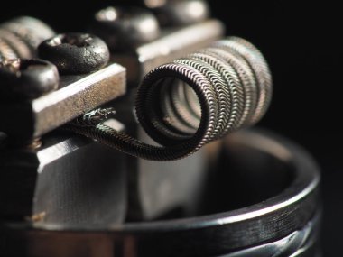 Vape / e sigara yakın çekim. Geleneksel sigarayı değiştirmek için yeni yenilik.