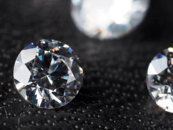 Gros Plan Pousse Diamants Brillants Tourner Sur Fond Texturé Noir — Photo