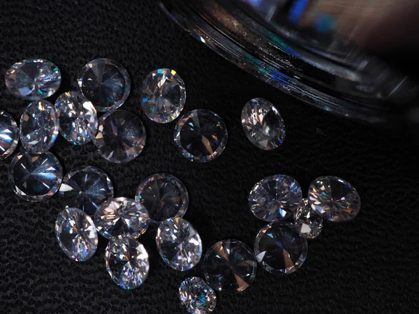 Schieten Van Glimmende Diamanten Van Dichtbij Schieten Een Zwarte Textuur — Stockfoto