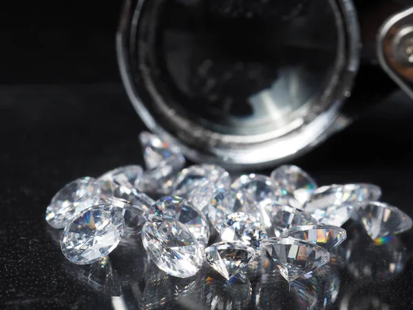Gros Plan Pousse Diamants Brillants Tourner Sur Fond Texturé Noir — Photo
