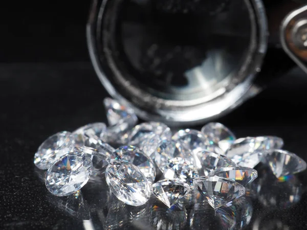 Schieten Van Glimmende Diamanten Van Dichtbij Schieten Een Zwarte Textuur — Stockfoto