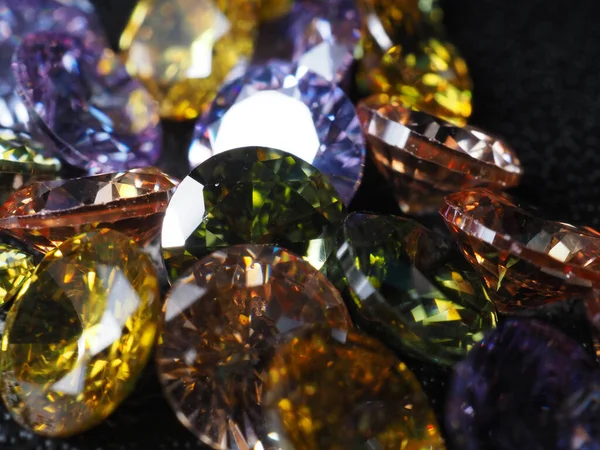 Gros Plan Pousse Diamants Brillants Tourner Sur Fond Texturé Noir — Photo