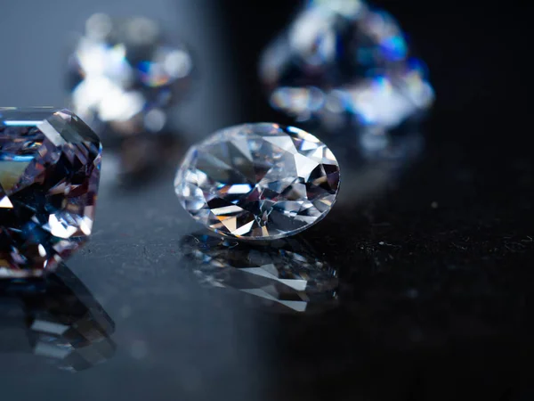 Gros Plan Pousse Beaux Diamants Étincelants Sur Fond Noir — Photo