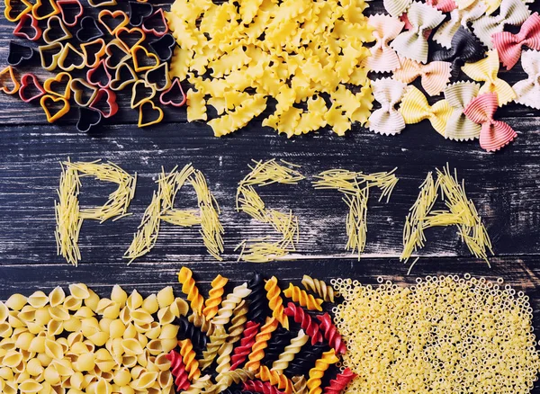 Färgad italiensk pasta — Stockfoto