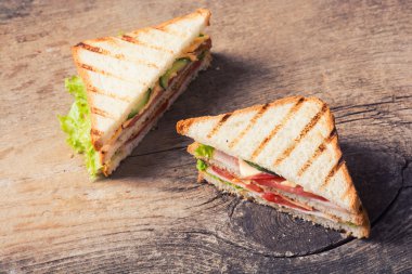 Taze clubsandwiches yaptı
