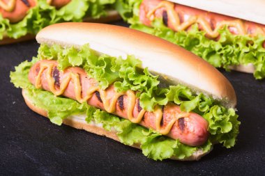 Barbekü ızgara sosis