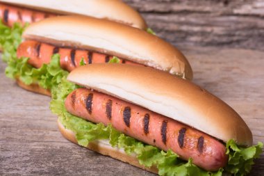 Barbekü ızgara sosis